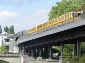 Klicken zum Vergrößern (U-Bahnhof Hallesches Tor, Kreuzberg)