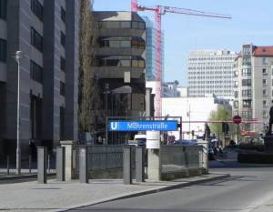 Klicken zum Vergrößern (U-Bahnhof Mohrenstraße, Berlin-Mitte, Georg-Elser-Denkmal, Zietenplatz)