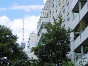 Klicken zum Vergrößern (Ifflandstraße, Berlin-Mitte, Planschbecken, Bezirksamt Mitte, Kino International)