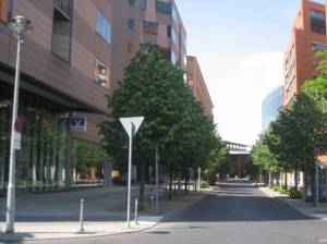 Klicken zum Vergrößern (Rudolf-von-Gneist-Gasse, Berlin-Tiergarten, Potsdamer Platz, Großer Tiergarten, Potsdamer Platz Arkaden)