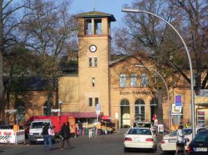 Klicken zum Vergrößern (Hans-Sachs-Straße, Berlin-Lichterfelde, Einkaufszentrum und S-Bahnhof Lichterfelde-West)