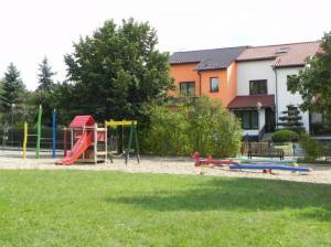 Klicken zum Vergrößern (Senziger Straße, Berlin-Kaulsdorf, Wuhletal, Friedhof Kaulsdorf)