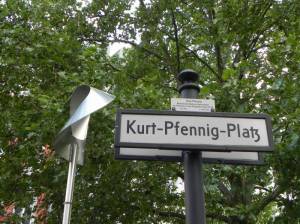 Klicken zum Vergrößern (Kurt-Pfennig-Platz, Berlin-Tempelhof, Pfennigs-Feinkost)