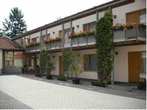  (Port Inn Hotel, Bahnhofstraße 10, 15732 Eichwalde) 
