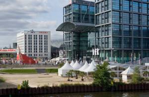  (MEININGER Hotel Berlin Hauptbahnhof, Ella-Trebe-Straße 9, 10557 Berlin) 