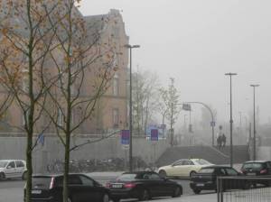 Klicken zum Vergrößern (Erika-Gräfin-von-Brockdorf-Platz, Berlin-Schöneberg, S-Bahnhof Südkreuz, Geschichtsparcours)
