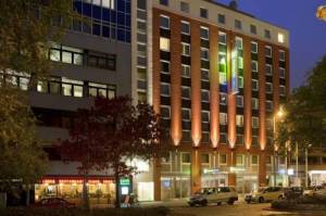  (Holiday Inn Express Berlin City Centre West, Kurf�rstenstr. 78, 10787 Berlin) 