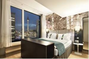  (Holiday Inn Berlin-Alexanderplatz, Theanolte-Bähnisch-Straße 2, 10178 Berlin) 