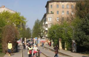 Falckensteinstraße, Zugang zum Görlitzer Park 2010 Falckensteinstraße, Berlin-Kreuzberg, Görlitzer Park, Spree, Oberbaumbrücke