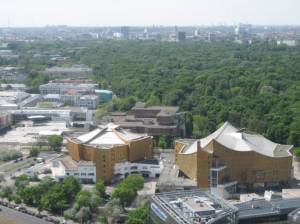 Klicken zum Vergrößern (Herbert-von-Karajan-Straße, Berlin-Tiergarten, Kulturforum, Staatsbibliothek, Philharmonie, Neue Nationalgalerie, Großer Tiergarten)