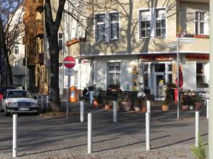 Leuthener Straße (2011) Leuthener Straße, Berlin-Schöneberg, Zwölf-Apostel-Kirchhof, West-Alliierte in Berlin, Hertha-Block-Promenade