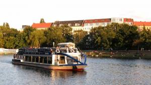 Klicken zum Vergrößern (Planufer, Berlin-Kreuzberg, Landwehrkanal, Urbanhafen, Admiralbrücke, Melanchthonkirche)