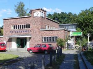 S-Bahnhof Priesterweg, Nordausgang (2011) Priesterweg, Berlin-Schöneberg, Stadtbad Schöneberg, A100, Kleingartenanlagen und Sportstätten