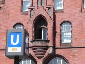 U-Bahnhof Rathaus Steglitz (2013) U-Bahnhof Rathaus Steglitz, Berlin-Steglitz, Schloßstraße, Bibliothek, Schwartzsche Villa