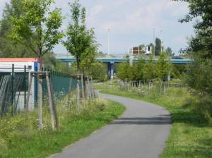Bitterfelder Brücke, Radweg entlang der S-Bahn (2011) Bitterfelder Brücke, Berlin-Marzahn, 