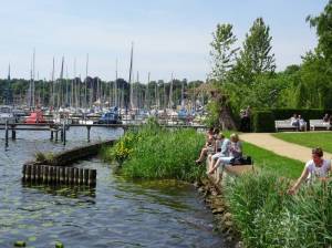 Am Großen Wannsee, im Garten der Villa Liebermann (2016) Am Großen Wannsee, Berlin-Wannsee, Haus der Wannsee-Konferenz, Villa-Liebermann