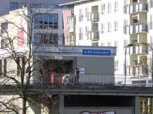 U-Bahnhof Hellersdorf (2012) U-Bahnhof Hellersdorf, Berlin-Hellersdorf, Bürgeramt Hellersdorf, Alice-Salomon-Hochschule, Helle Mitte, Kurt-Julius-Goldstein-Park, Regine-Hildebrandt-Park