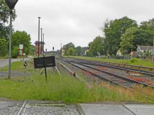 Bahnhofstraße, Bahnübergang an der Hennickendorfer Chaussee (2014) Bahnhofstraße, Strausberg-Vorstadt, S-Bahnhof Strausberg, Regionalbahnhof, Strausberger Straßenbahn
