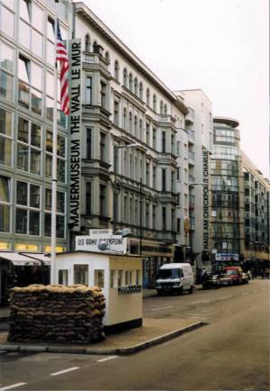  Mauermuseum –  Museum Haus am Checkpoint Charlie, Berlin-Kreuzberg