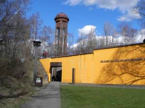 Naturpark Schöneberger Südgelände, Eingang mit Blick auf den Wasserturm (2015) Naturpark Schöneberger Südgelände, Ehemaliger Rangierbahnhof Tempelhof
