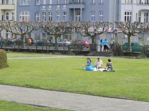 Mierendorffplatz (2011) Mierendorffplatz, Berlin-Charlottenburg, Springbrunnen, Liegewiese, Wochenmarkt