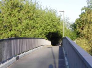 Hebammensteigbrücke über die A114 in Blankenburg (2011) Hebammensteigbrücke, A114, Blankenburg, Französisch Buchholz