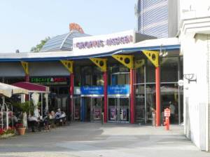 Gropius-Passagen und U-Bahnhof Johannisthaler Chaussee (2011) Gropius Passagen, Berlin-Buckow, Einkaufszentrum mit direktem U-Bahn-Zugang