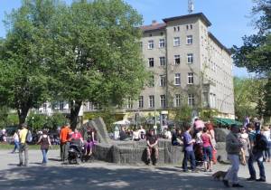 Drachenbrunnen und Oranienplatz (2012) Drachenbrunnen, Berlin-Kreuzberg, Oranienplatz, Luisenstädtischer Kanal