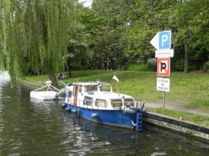 Sportbootliegestelle am Landwehrkanal (2014) Görlitzer Ufer, Berlin-Kreuzberg, Landwehrkanal, Görlitzer Park, Lohmühleninsel