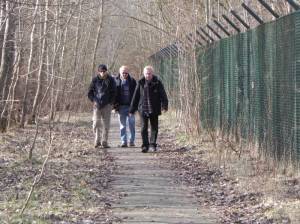 Teltower Dörferweg an der Parks Range (2015) Teltower Dörferweg, Etappe 2, Altstadt Teltow, Teltowkanal, Kirschbaumallee, Johann-Baptist-Gradl-Grünzug